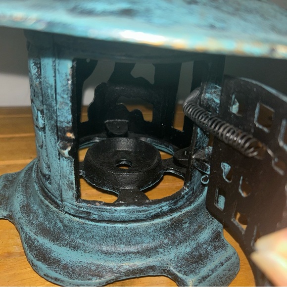 Vintage Cast Iron Japanese Asian Pagoda  Lantern Garden Decor - Picture 10 of 12